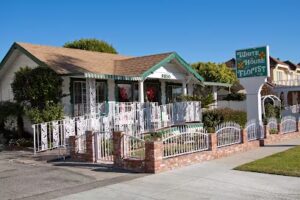 white house florist bellflower 40